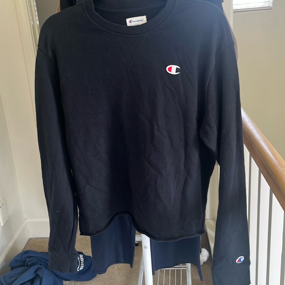 Like new women’s champion sweatshirt